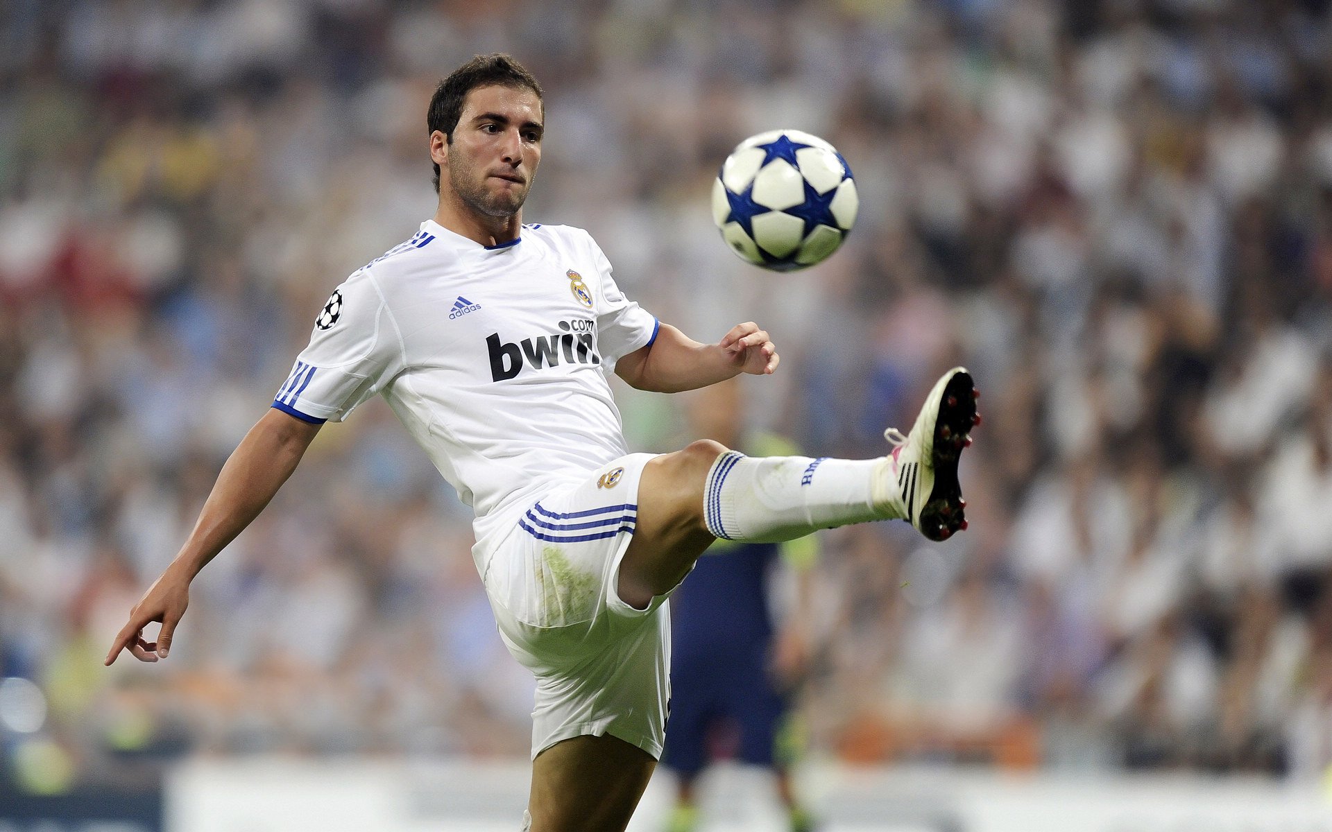 开云体育app-东决关键战之夜，莫兰特关键时刻站出来，当沉默者成为喧嚣的终结者